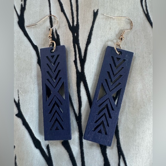 Wooden boho earrings, laser cut geometric botanical patterns, lightweight - Picture 7 of 14